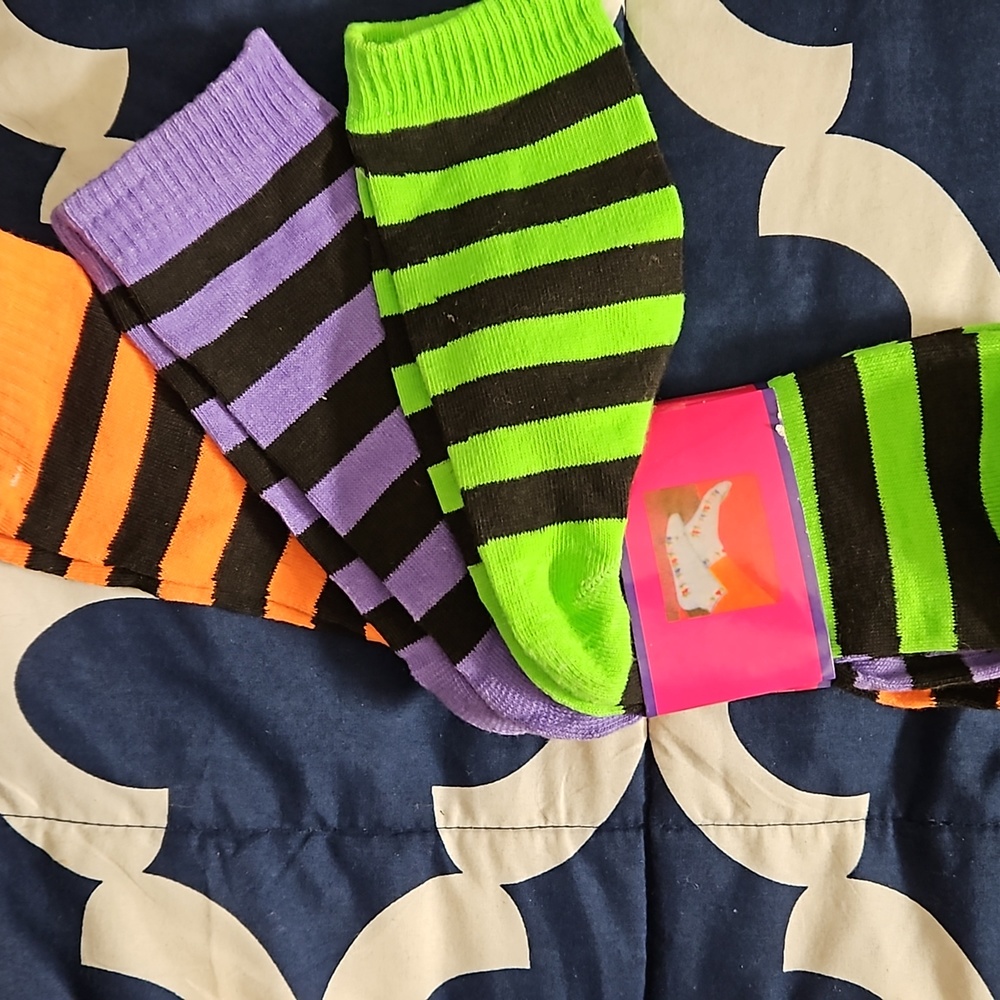 3 pairs of socks Size 9-11